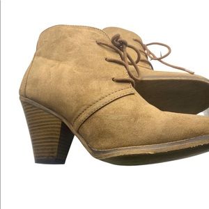 MÍA booties size 8
